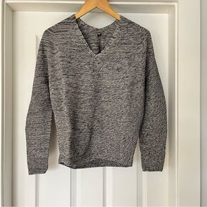 Uniqlo 3D Vneck knit